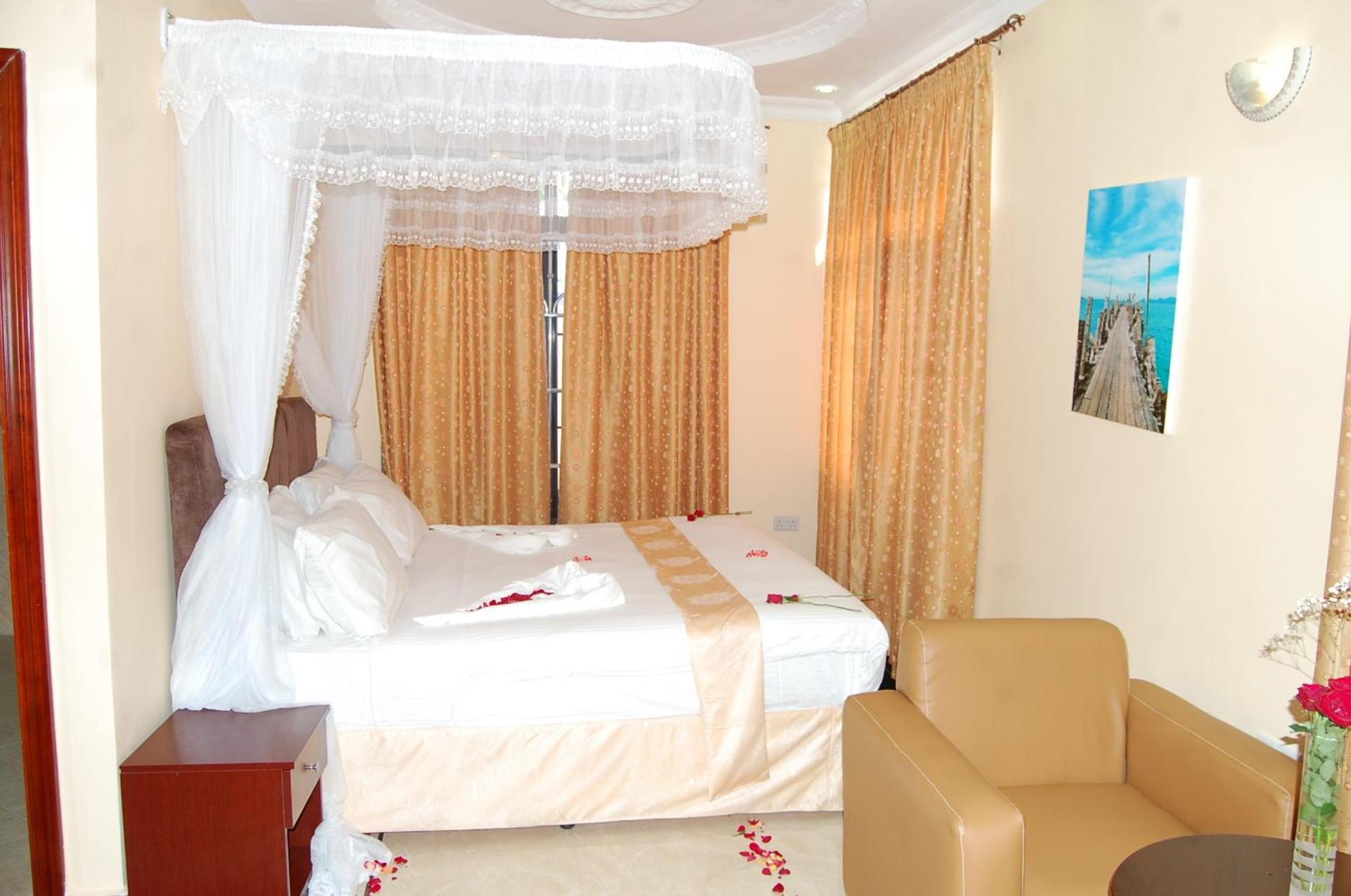 Lantana Hotel 3*