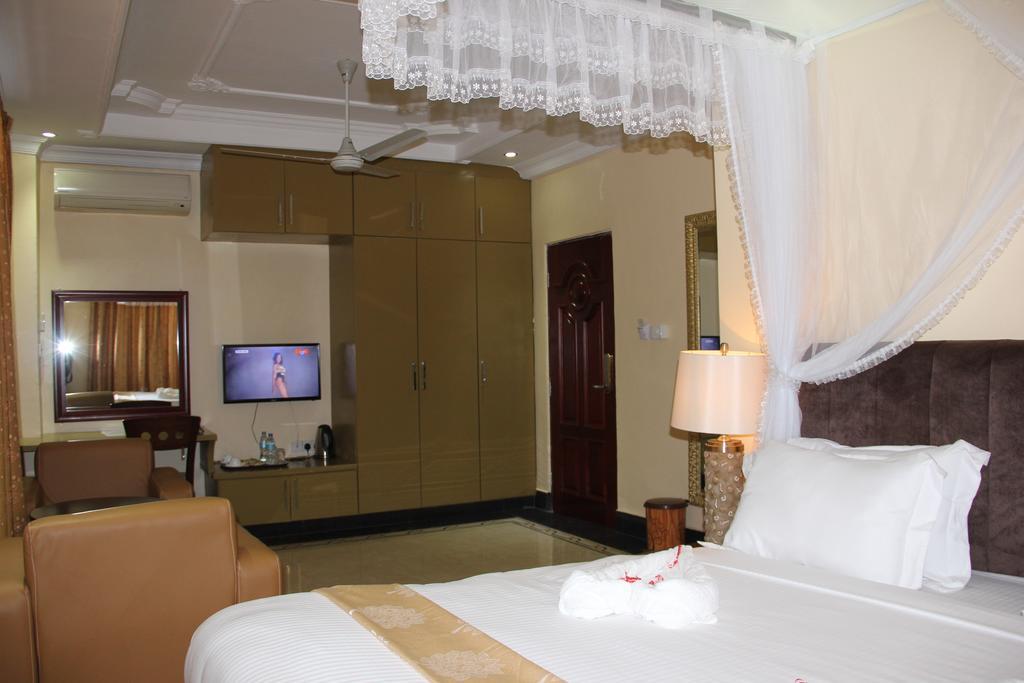 Lantana Hotel 3*